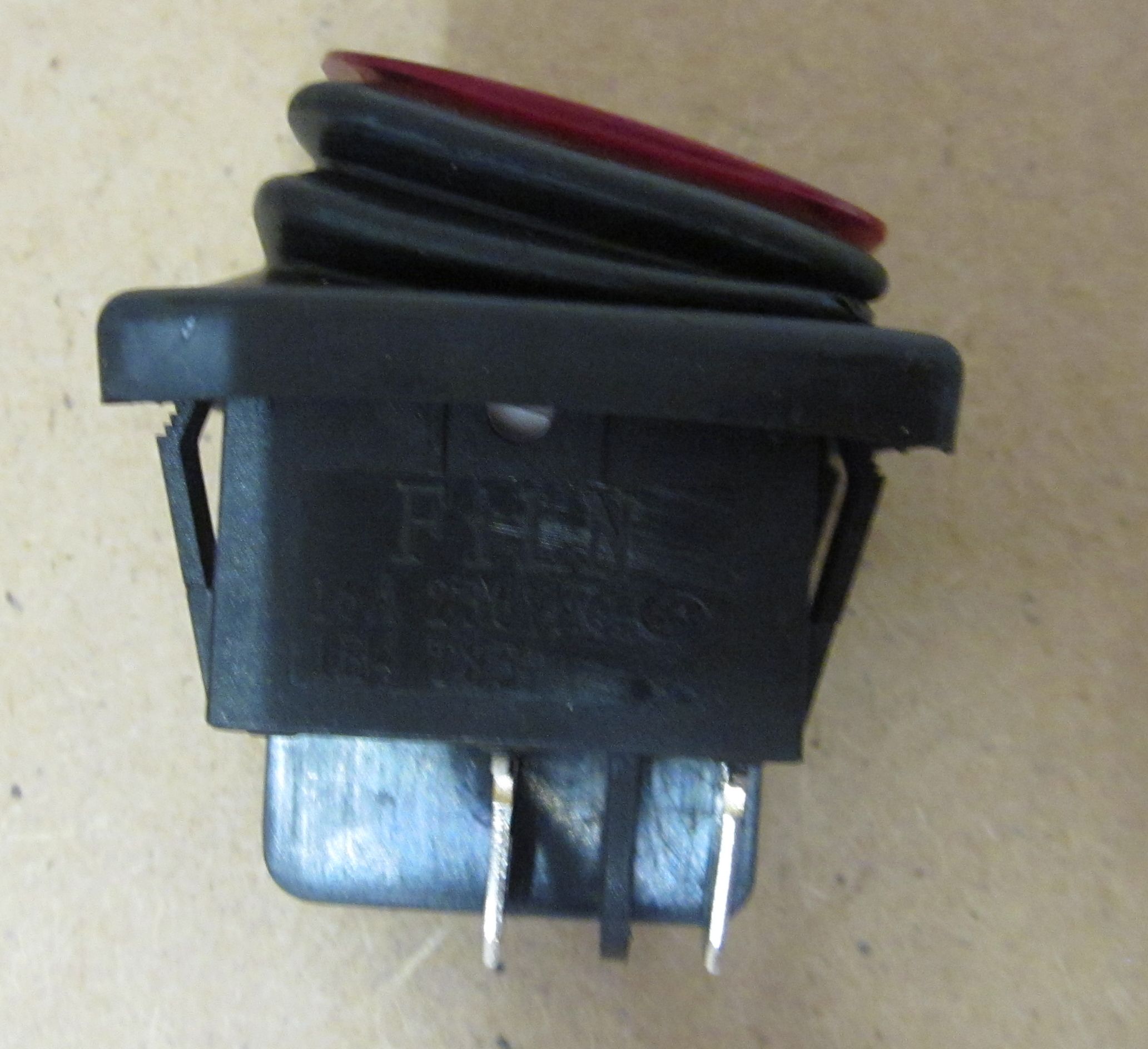 Рокерный переключатель SB091 IP65 on-off 22x30мм (красный)