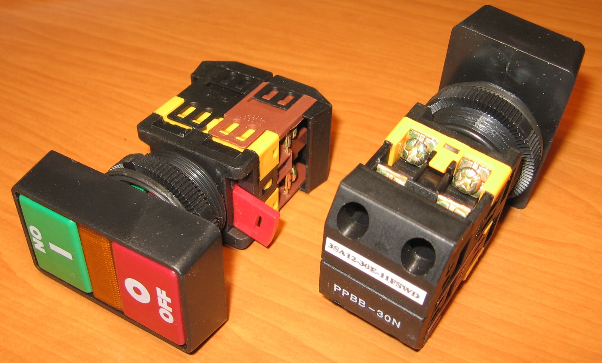 Кнопка 3SA12-30E-11FSWD (PPBB-30N)