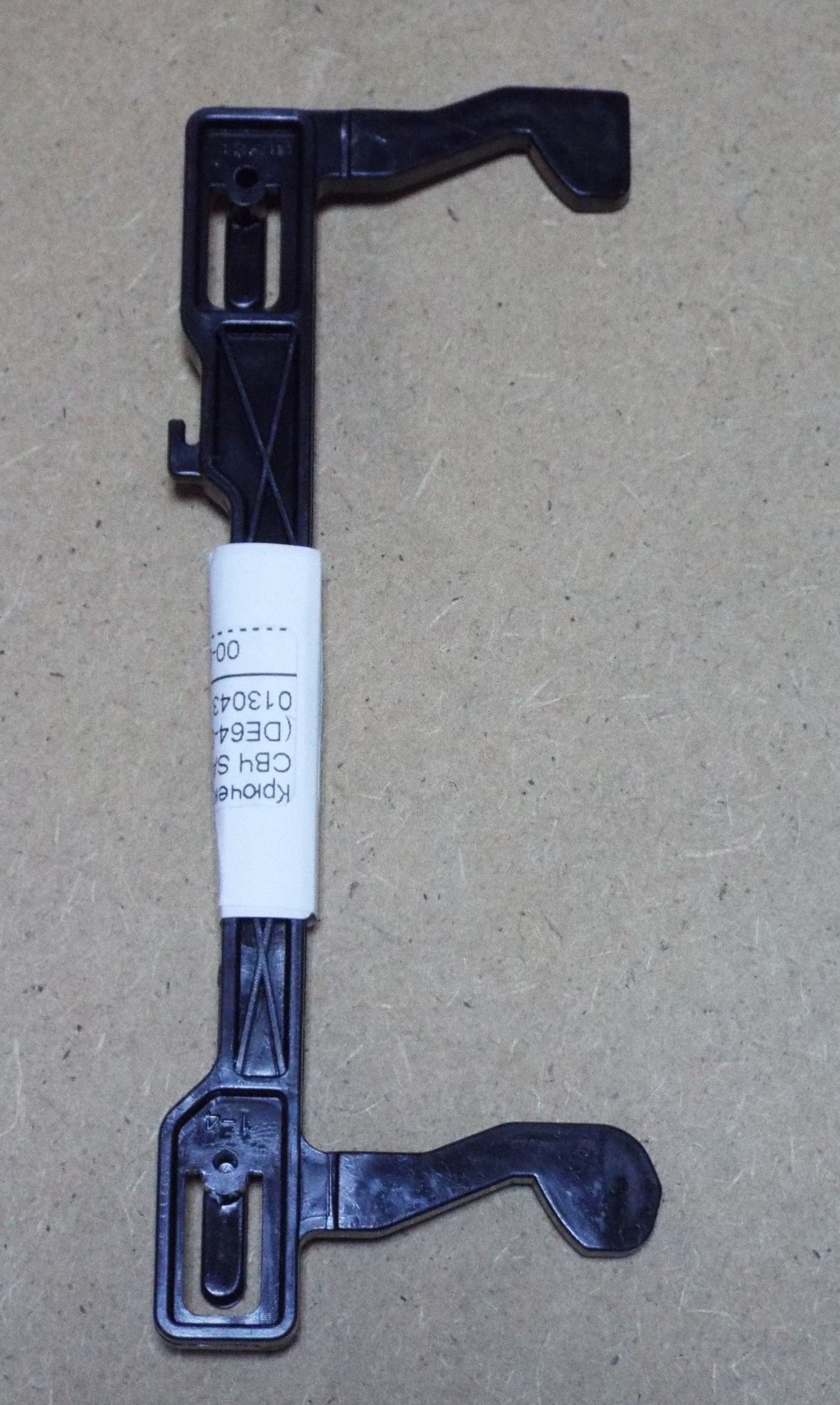Крючок двери для микроволновой печи SAMSUNG (DE64-00211A / 01304376)