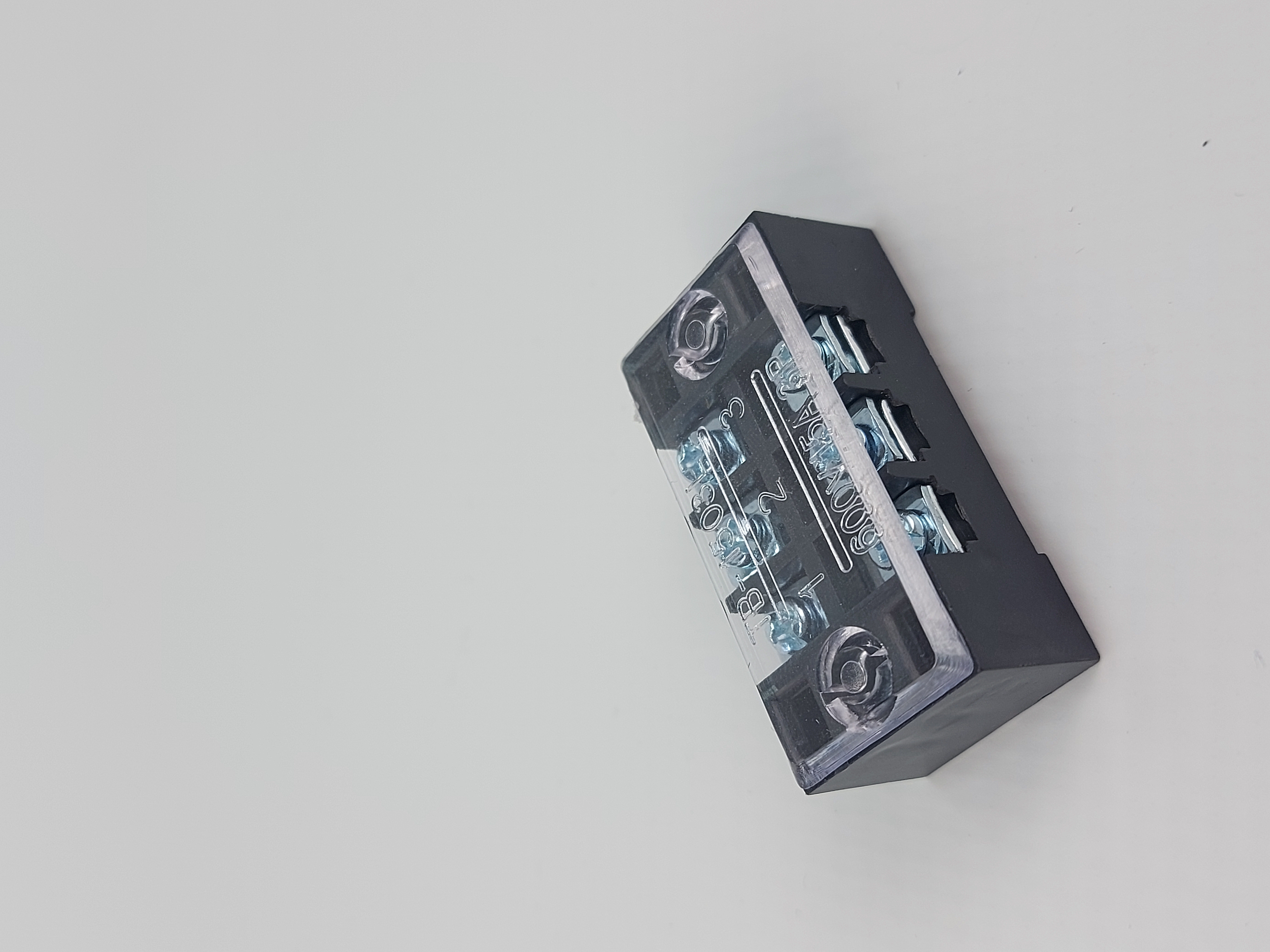 Клеммная колодка винтовая с крышкой TB-1504 600В/15А (00000002412)