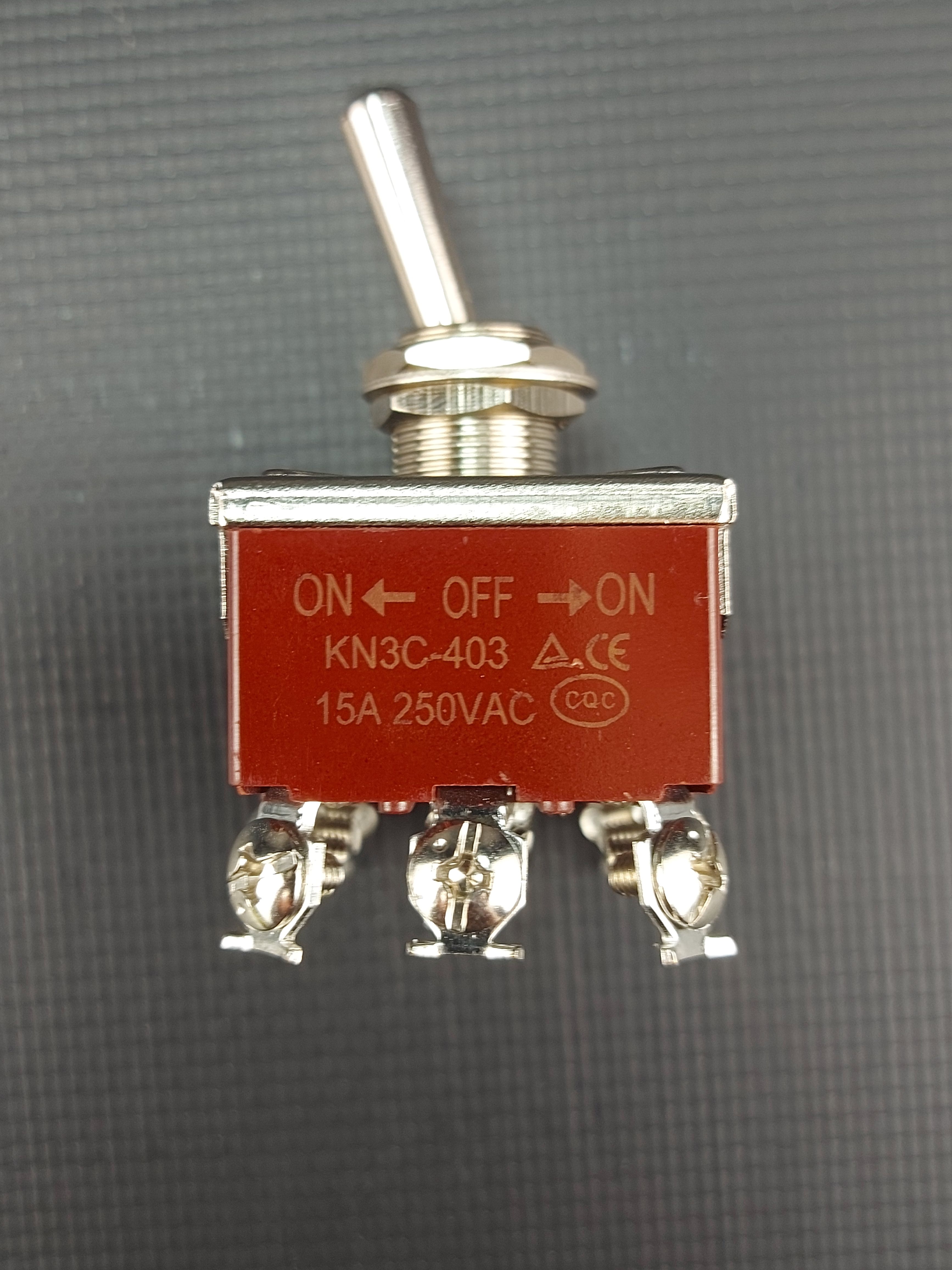 Тумблер трехпозиционный RUICHI KN3B-403A ON-OFF-ON 15A/250V