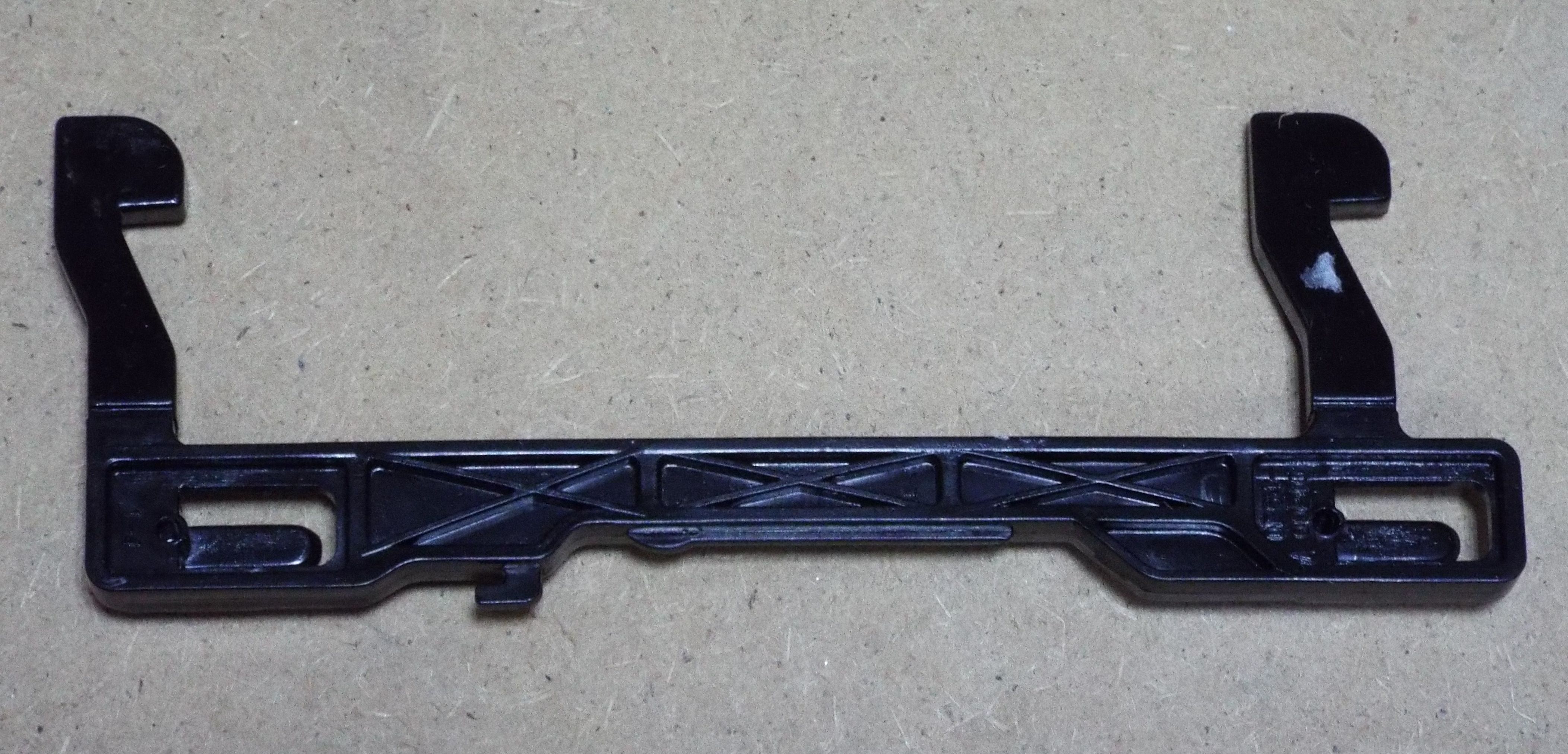 Крючок двери для микроволновой печи SAMSUNG (DE64-00210A / 01304378)