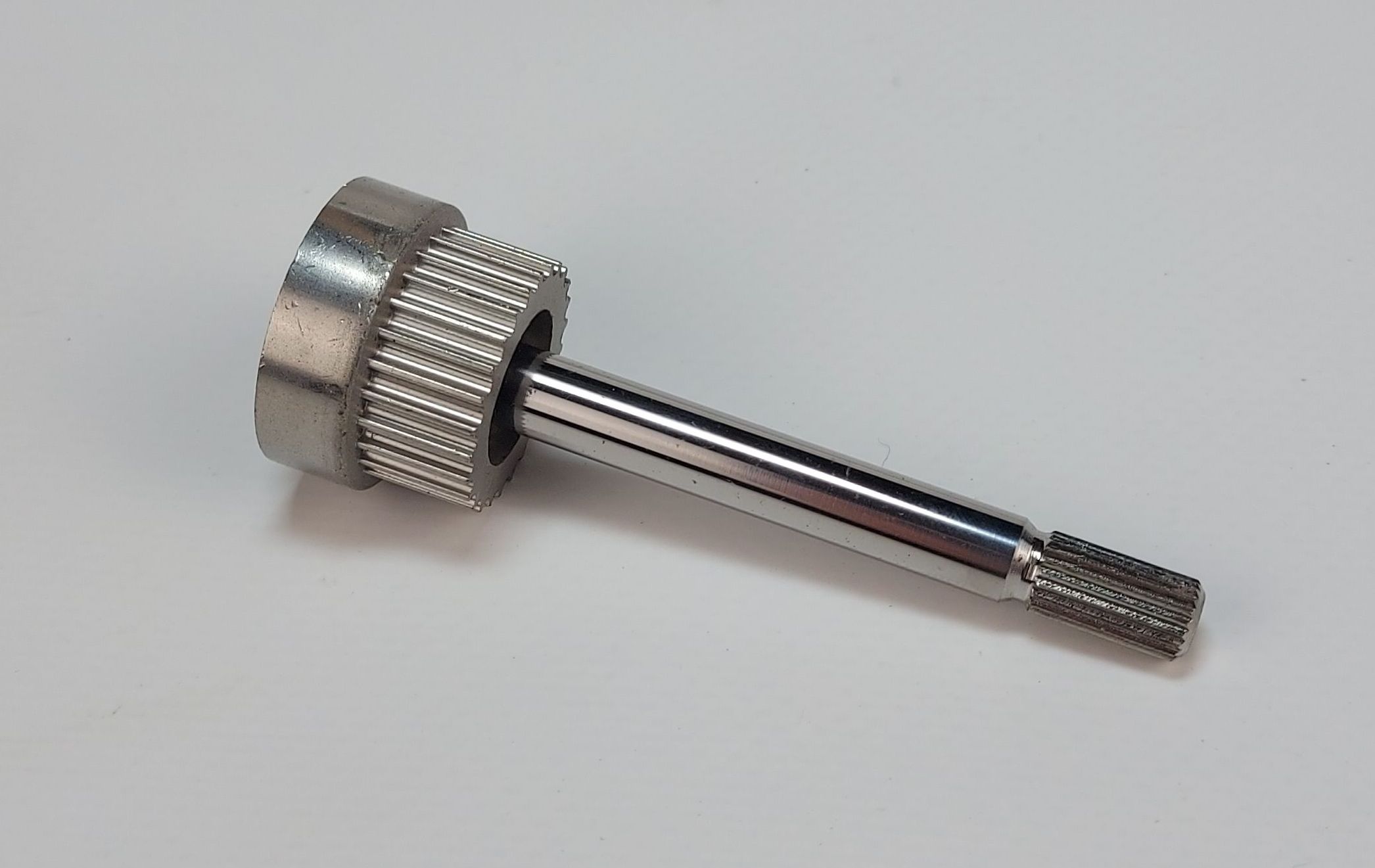BRAUN Вал металлический на шестерню кухонного комбайна 3202 (BRAUN 7000498)