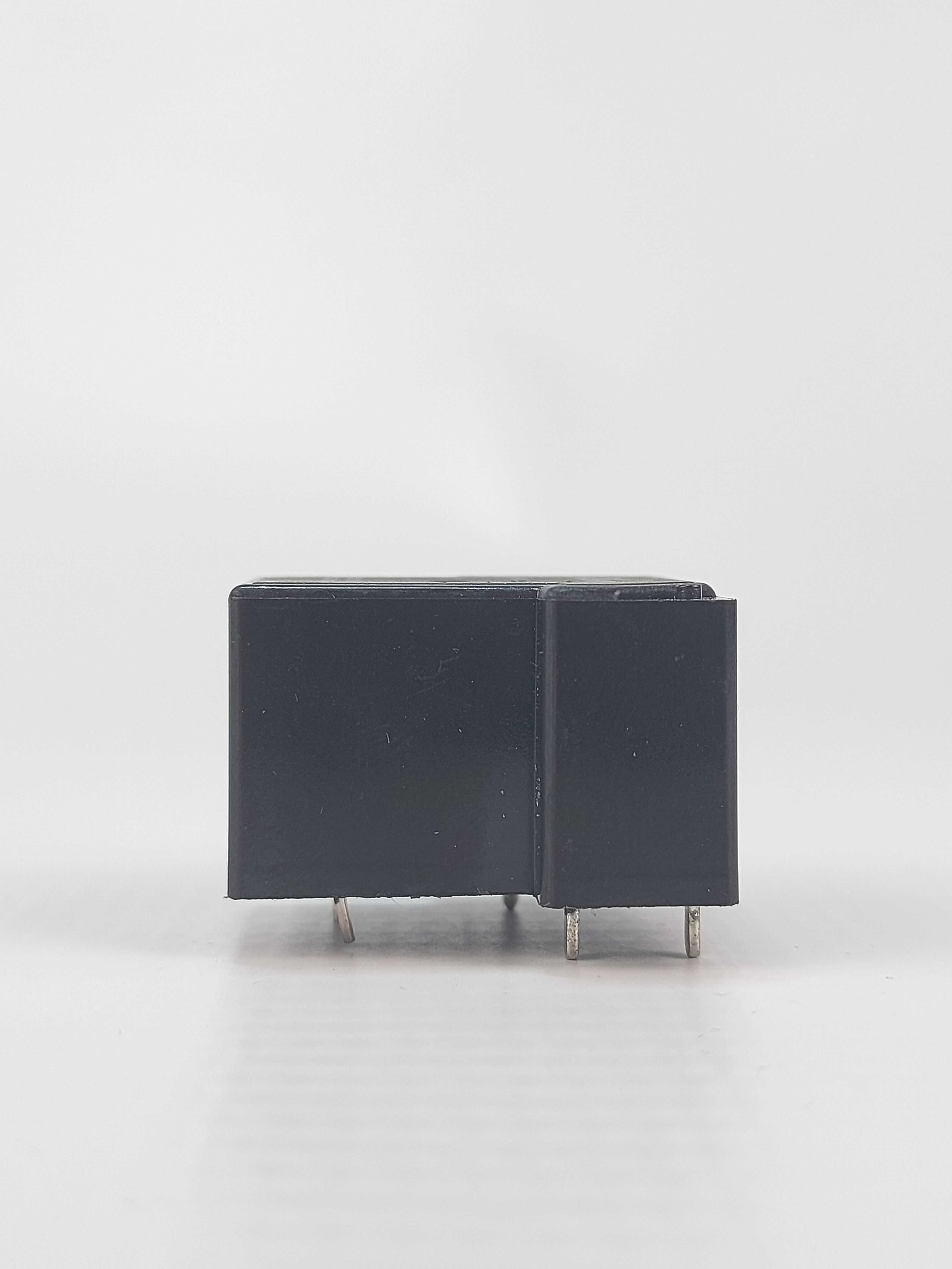 Электромагнитное реле HK15F-DC12V-SH1C SPDT 30A/12V