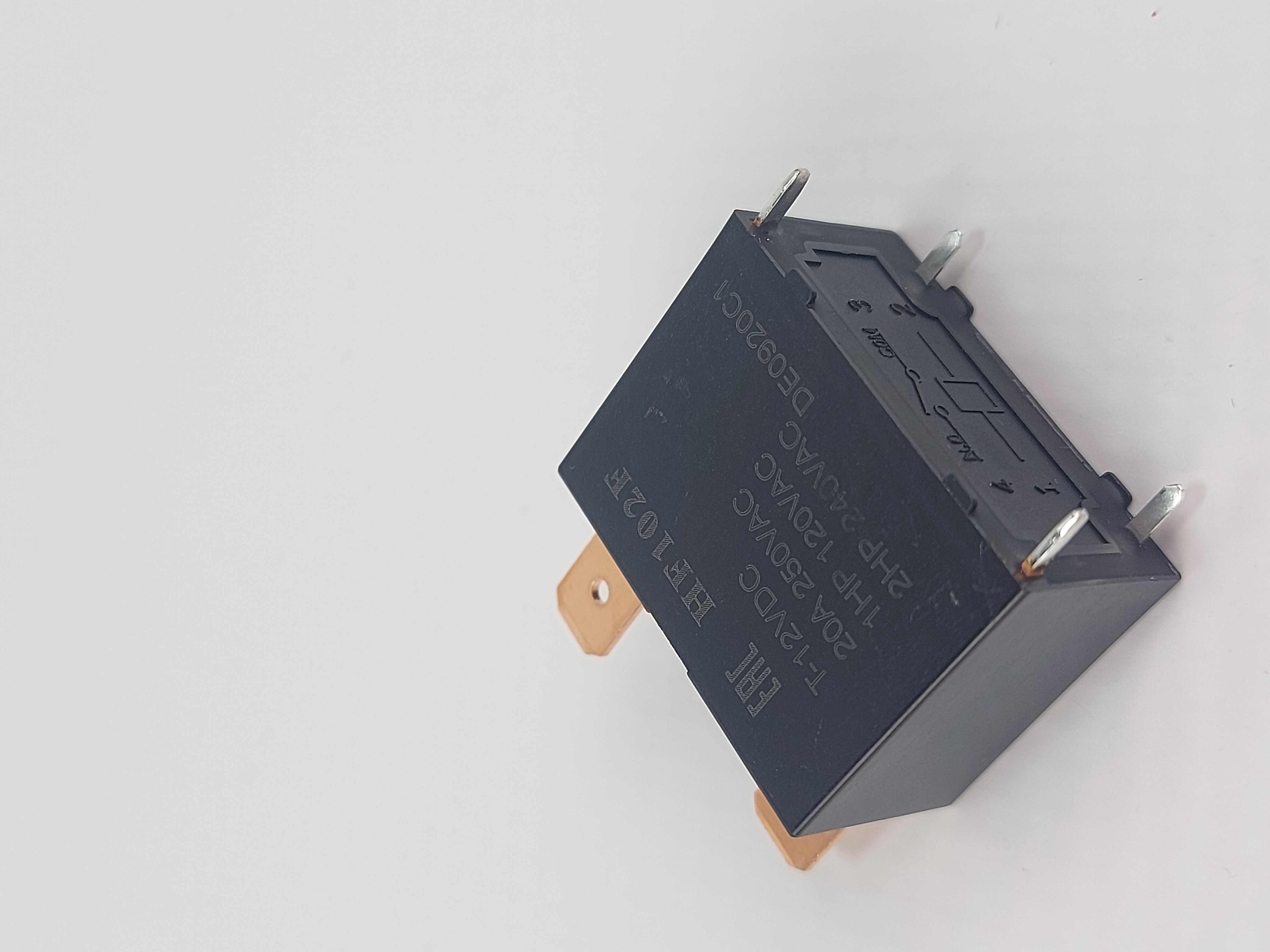 Электромагнитное реле HF102F/T-12VDC SPST-NO 20A/12V