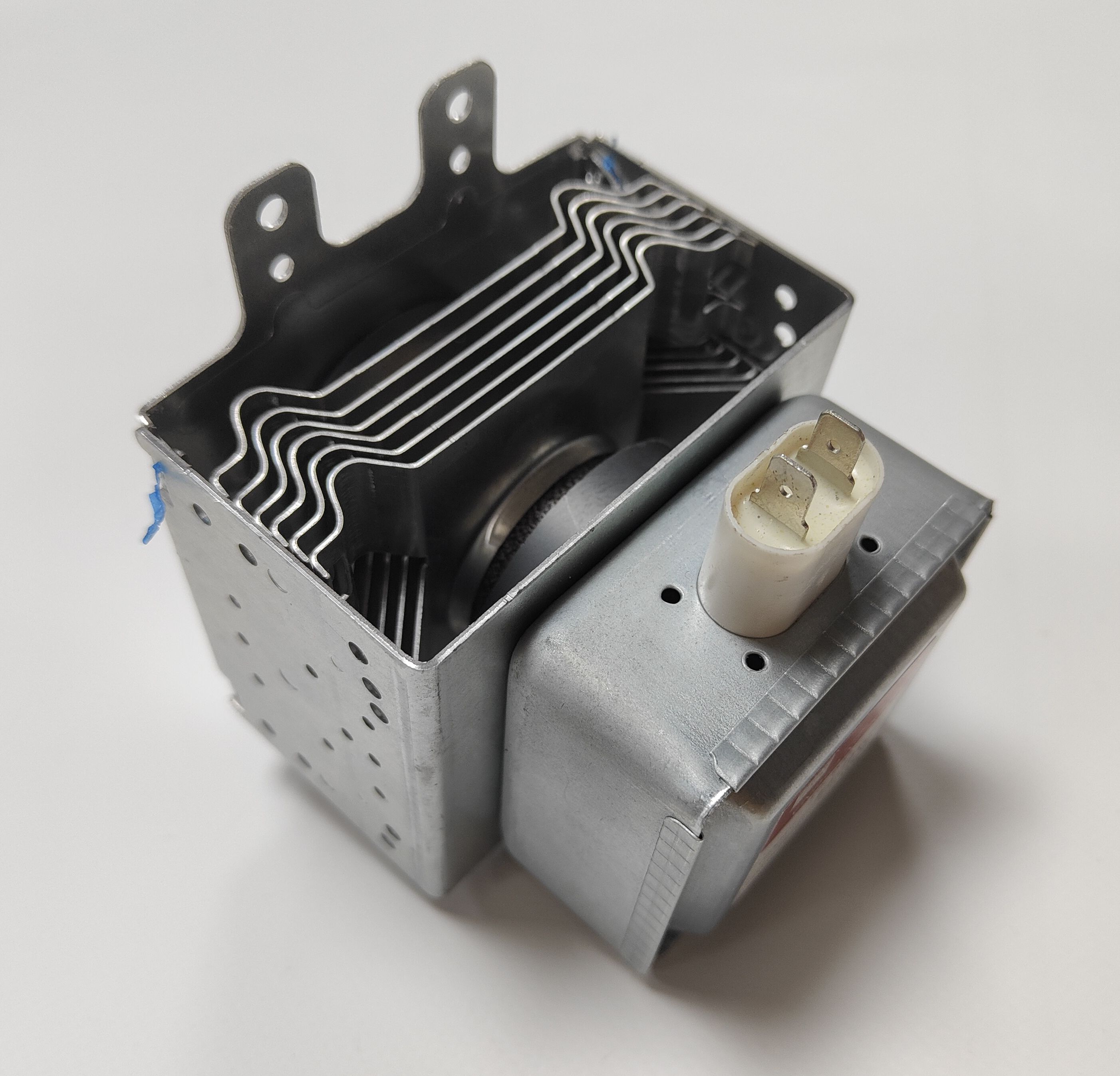 Магнетрон для микроволновой печи 900W 2M214-240GP LG (010144)