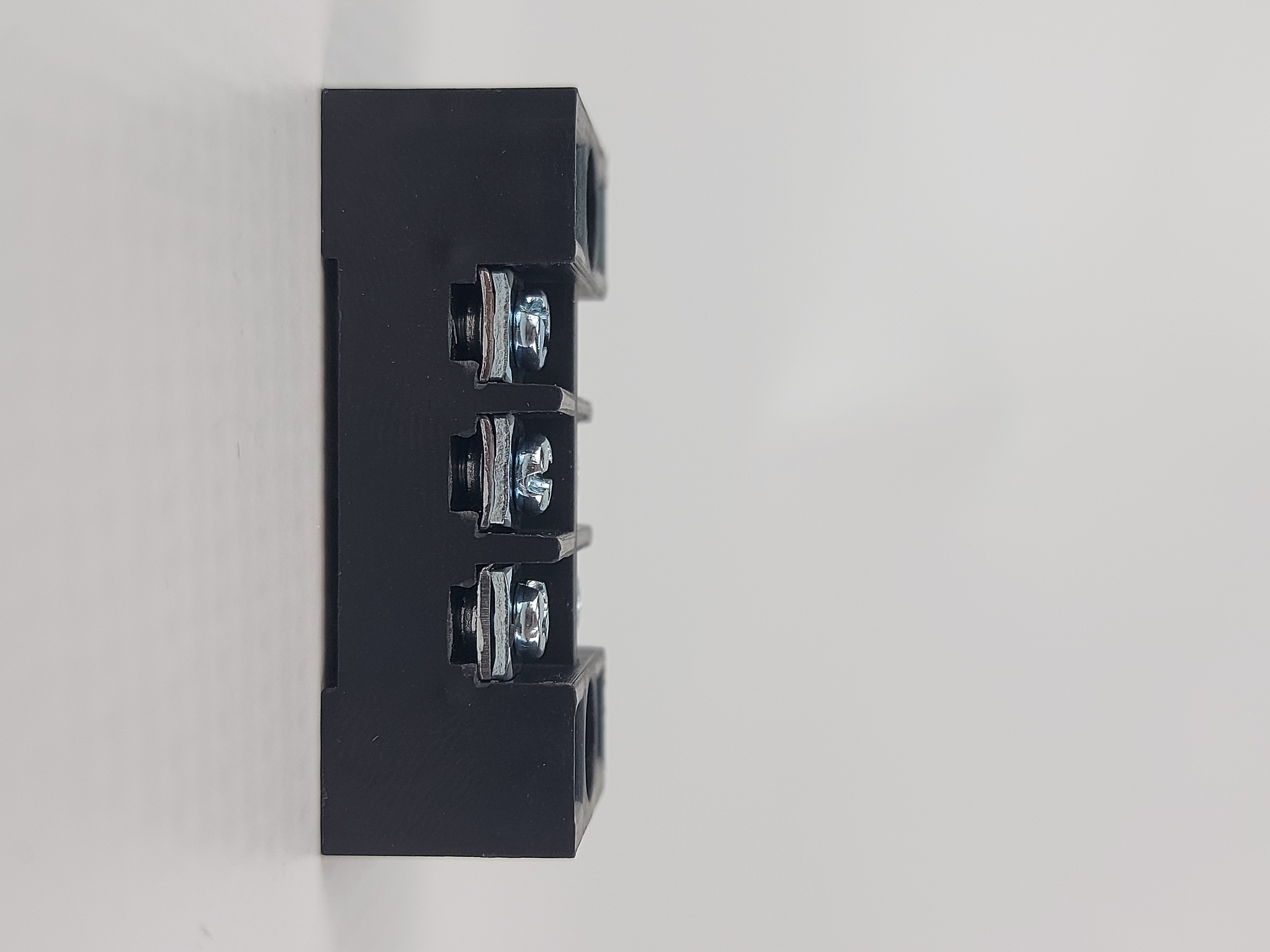 Клеммная колодка винтовая с крышкой TB-1504 600В/15А (00000002412)