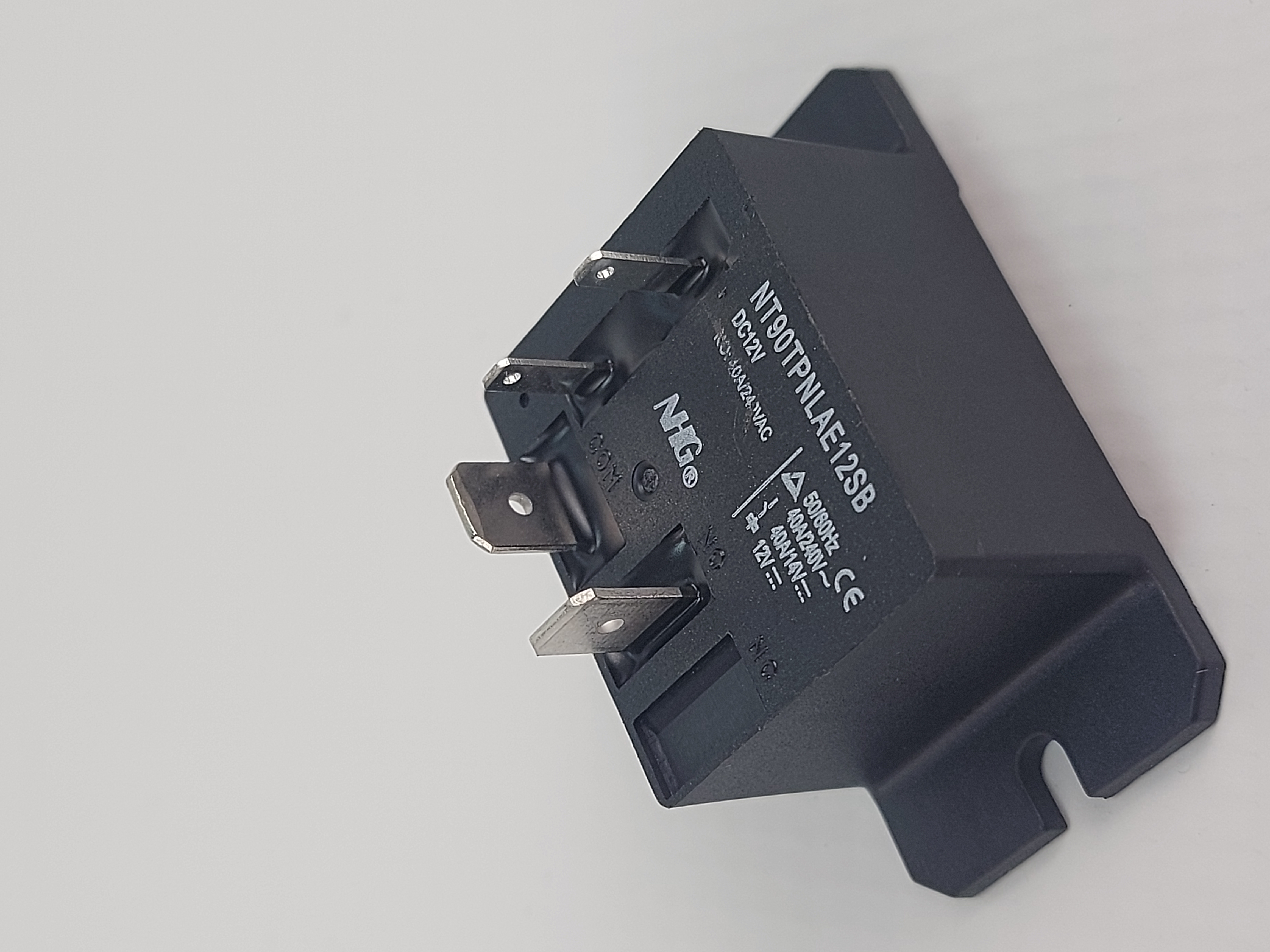 Электромагнитное реле NT90TPNLAEDC12VSB-0.6 SPST-NO 40A/12V