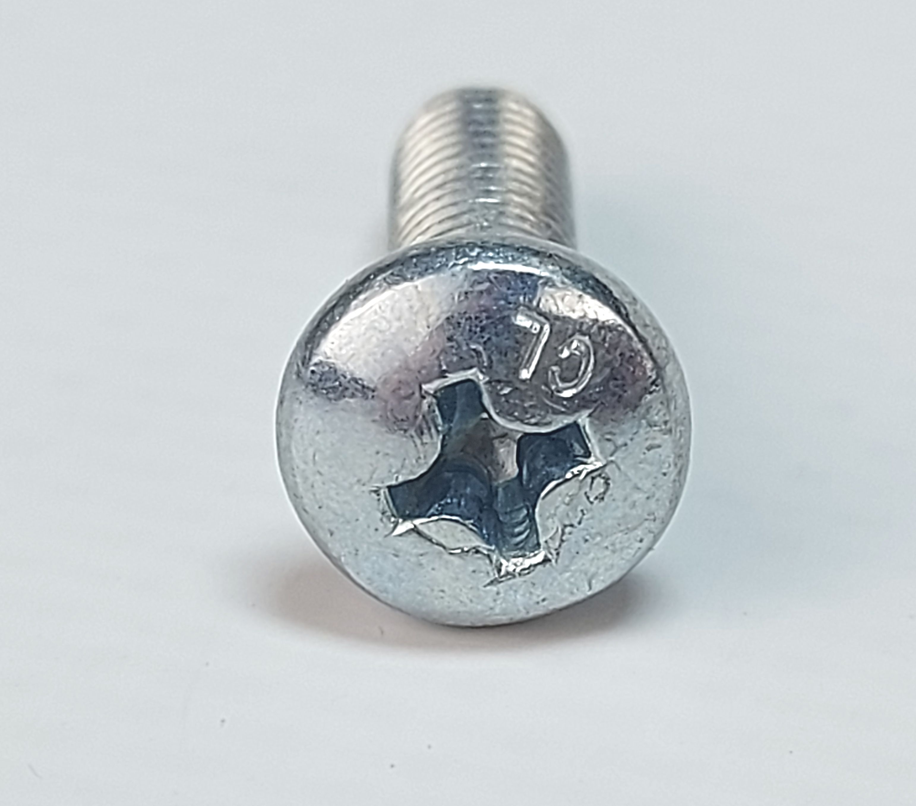 Винт с полукруглой головкой M5x16