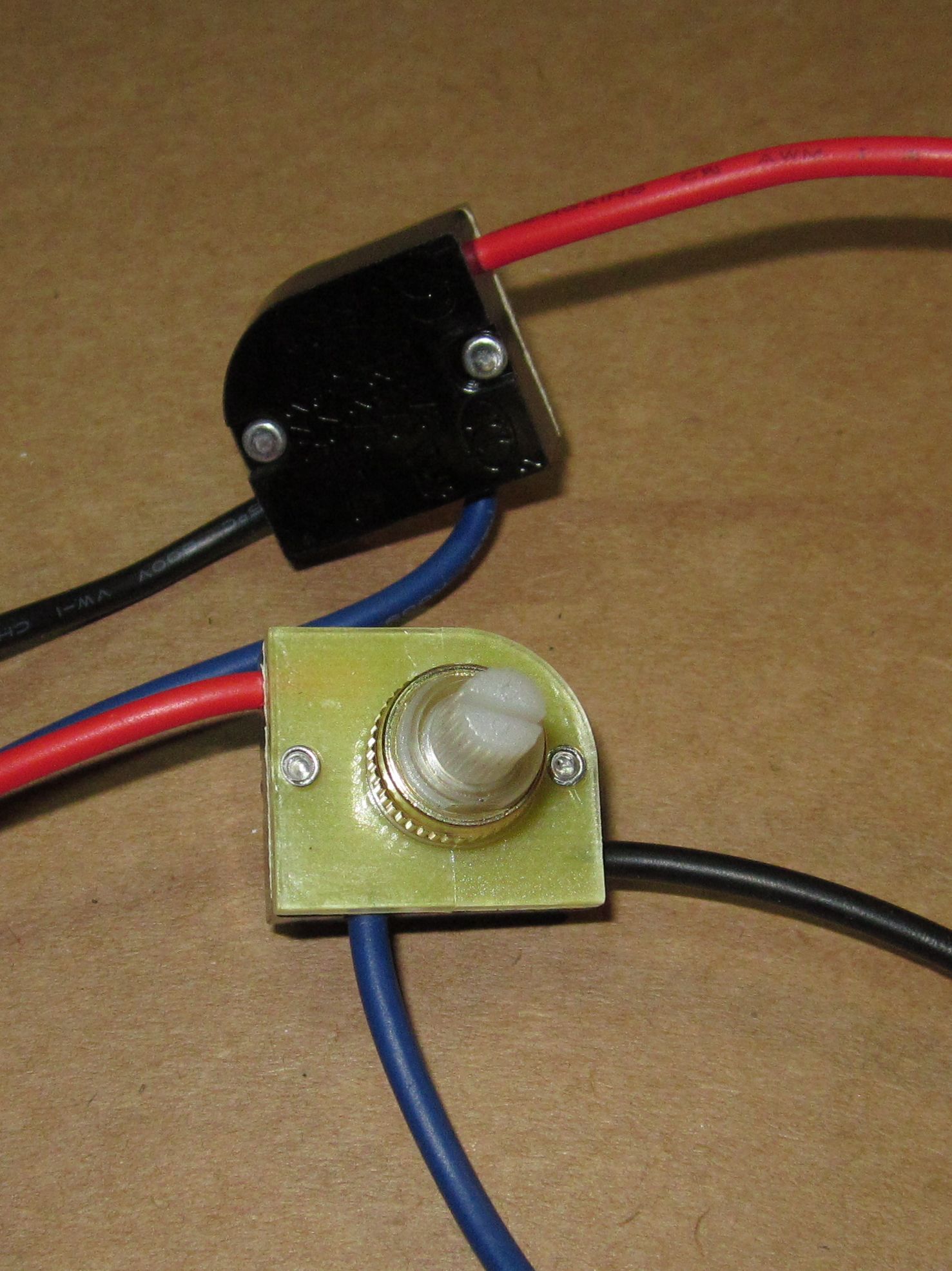 Микропереключатель JX42D 250/3A on-off-on (12*12*12)