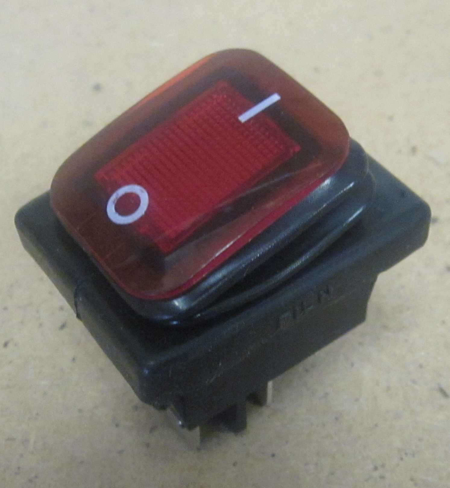 Рокерный переключатель SB091 IP65 on-off 22x30мм (красный)