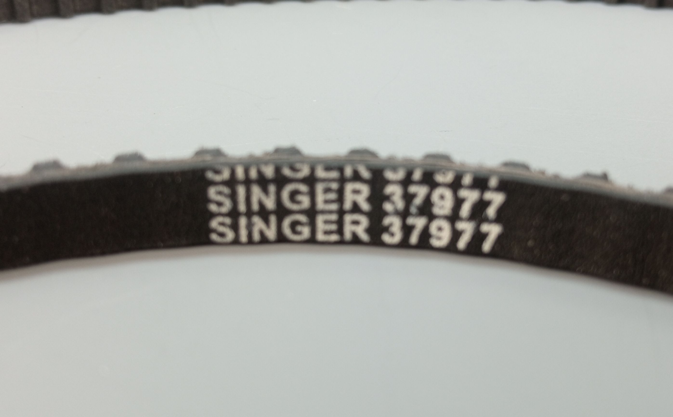 Ремень зубчатый для швейной машинки Singer 37977 (KM-10933, SH065)