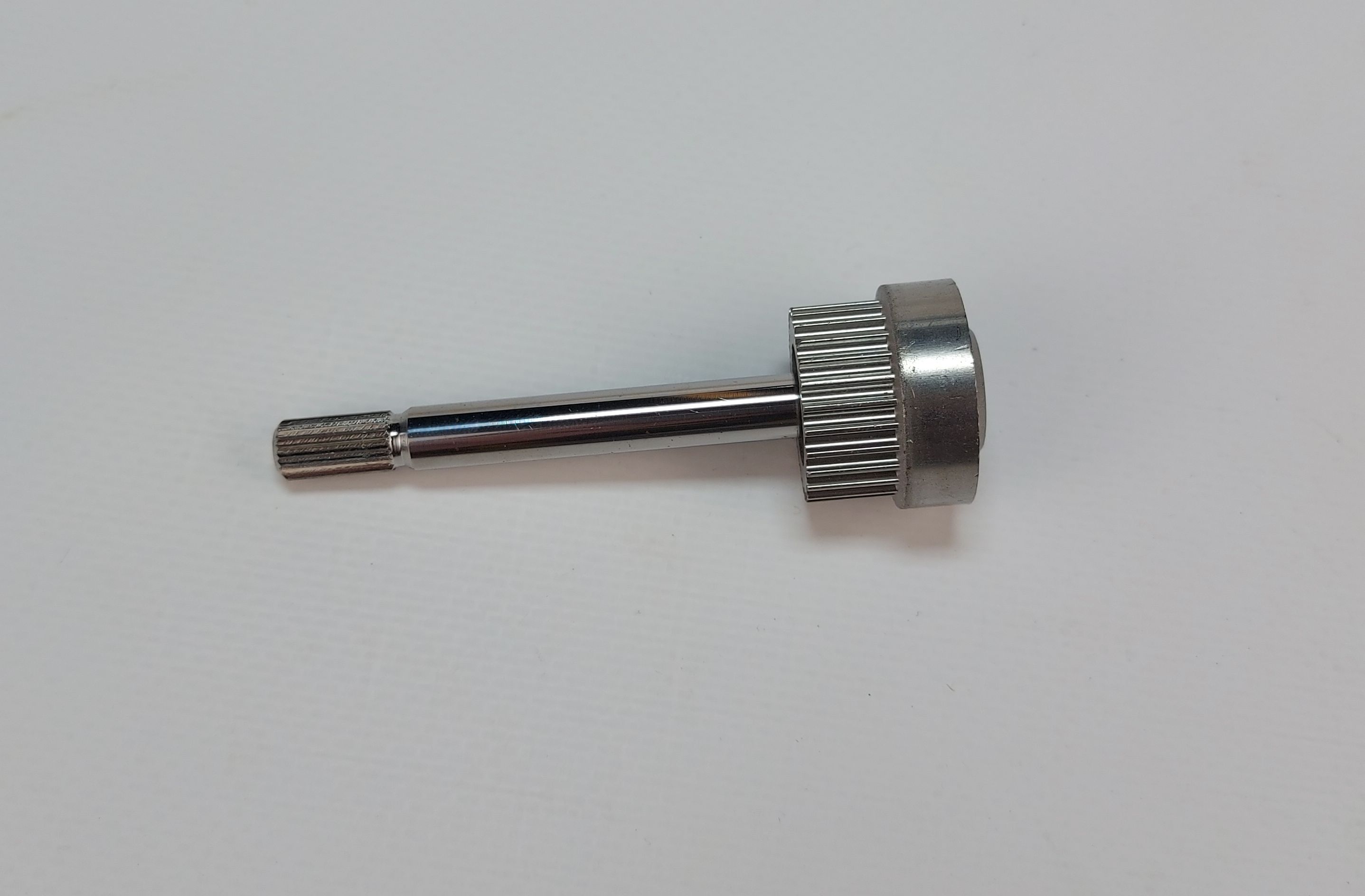 BRAUN Вал металлический на шестерню кухонного комбайна 3202 (BRAUN 7000498)