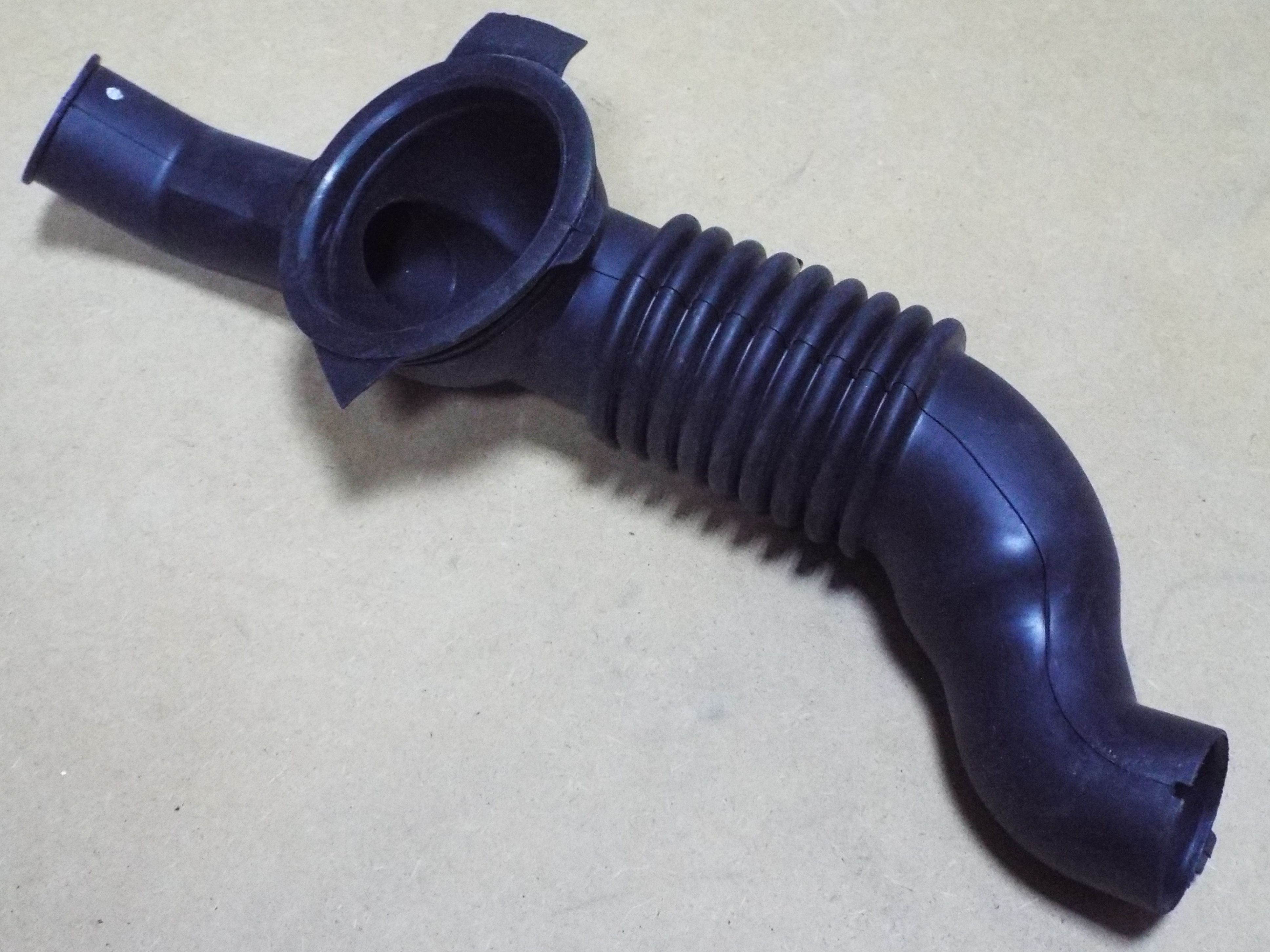 Патрубок бака к сливному насосу для стиральной машины LG (4738ER1002A)