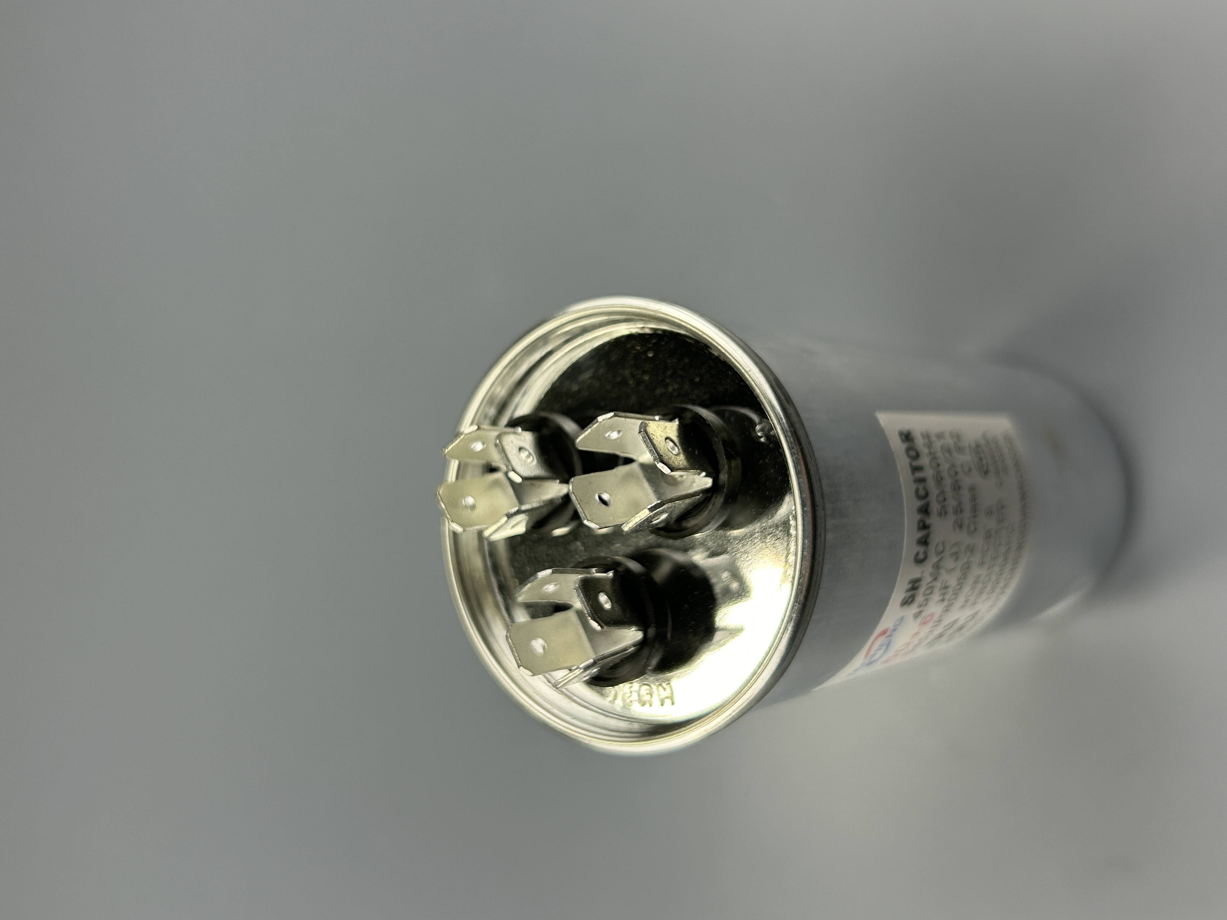 Пусковой конденсатор CBB65 60uF+6uF 450V сдвоенный