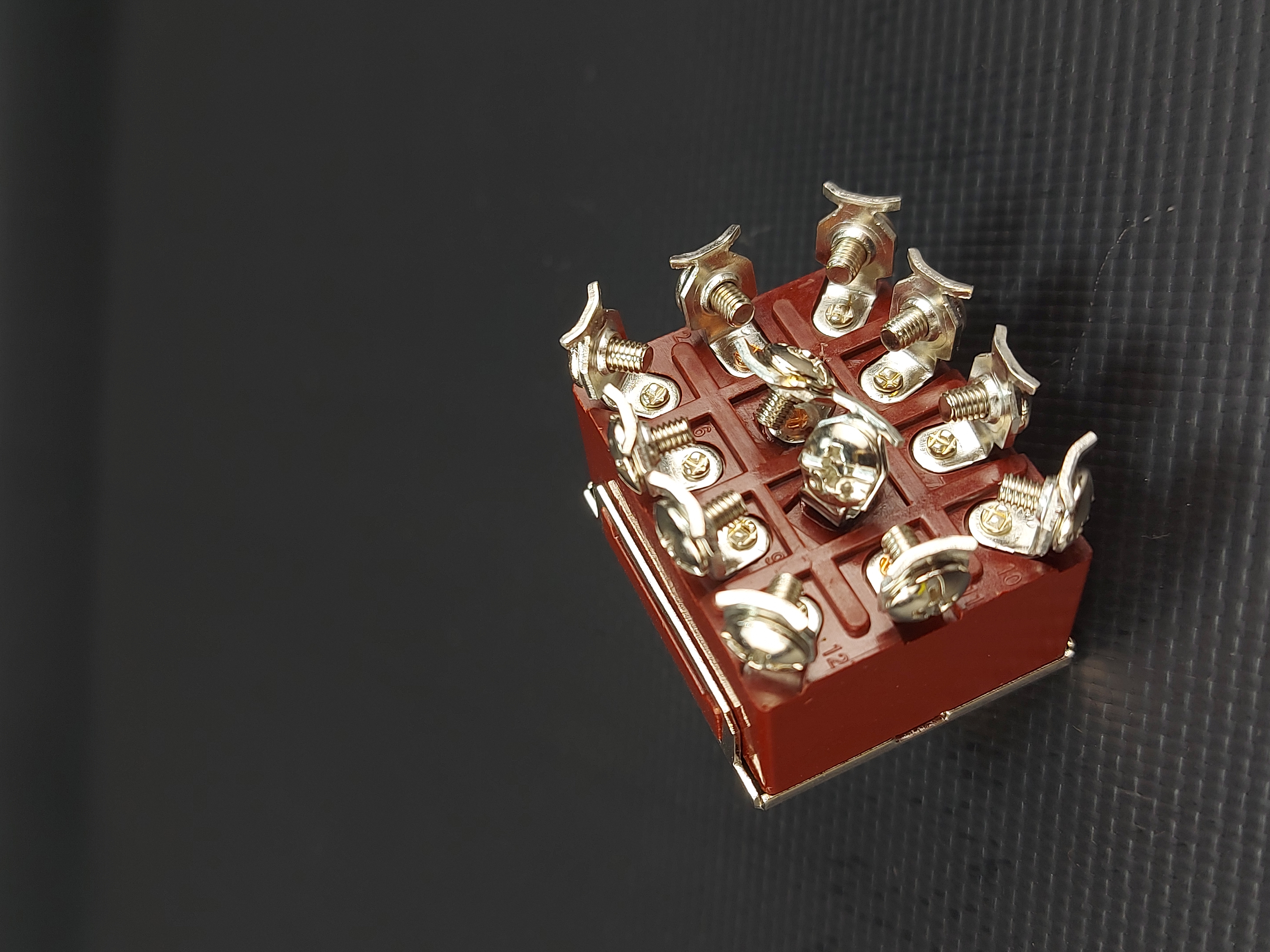 Тумблер трехпозиционный RUICHI KN3B-403A ON-OFF-ON 15A/250V