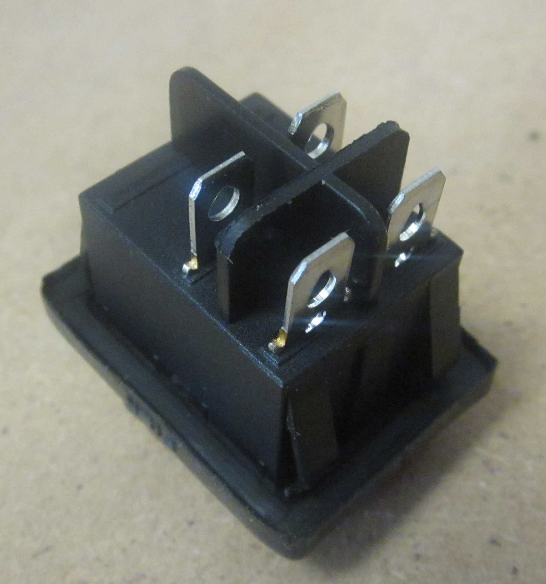 Рокерный переключатель SB091 IP65 on-off 22x30мм (красный)