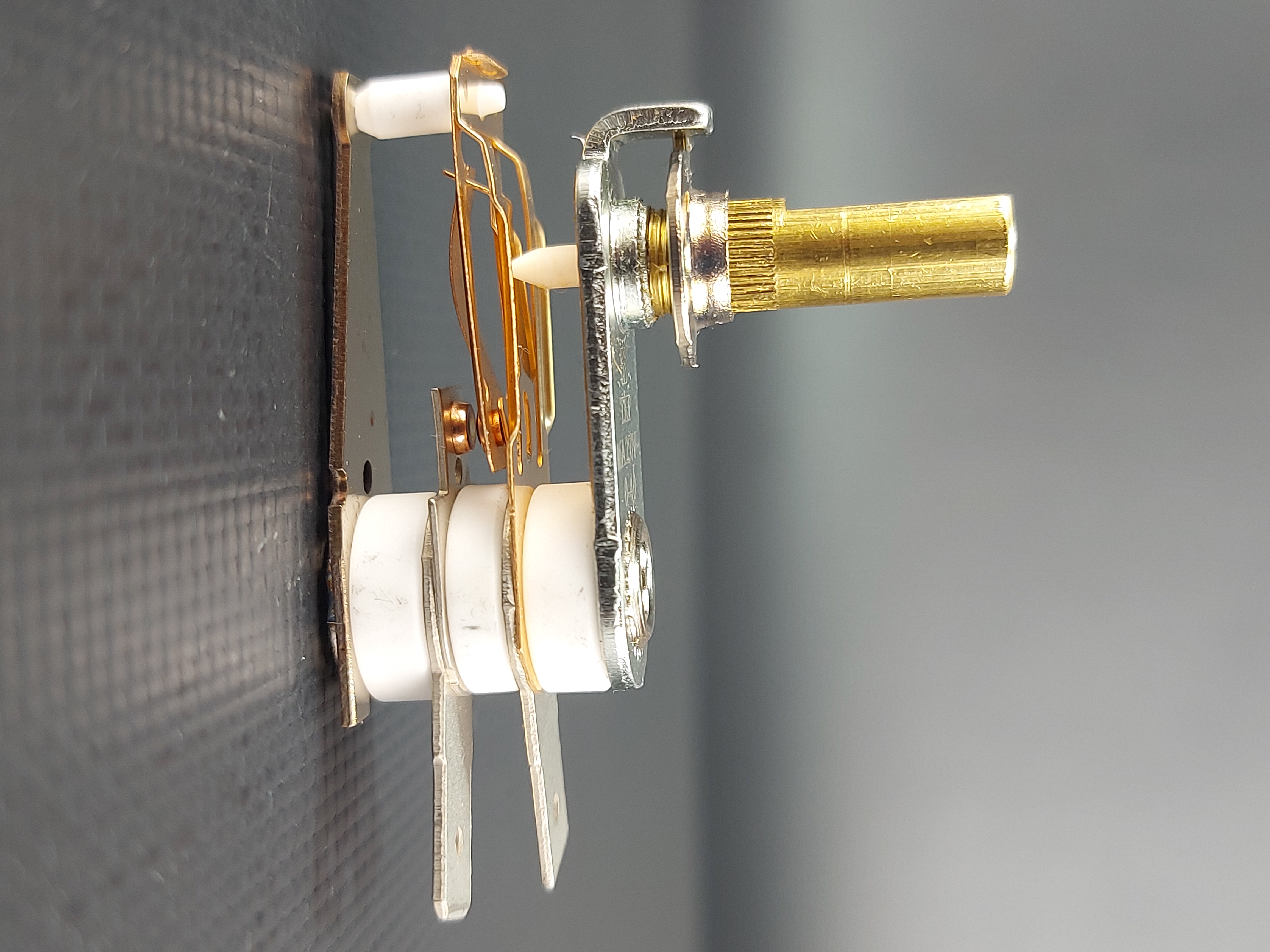 Биметаллический регулируемый термостат 0-40С ТКР-1 16A/250V