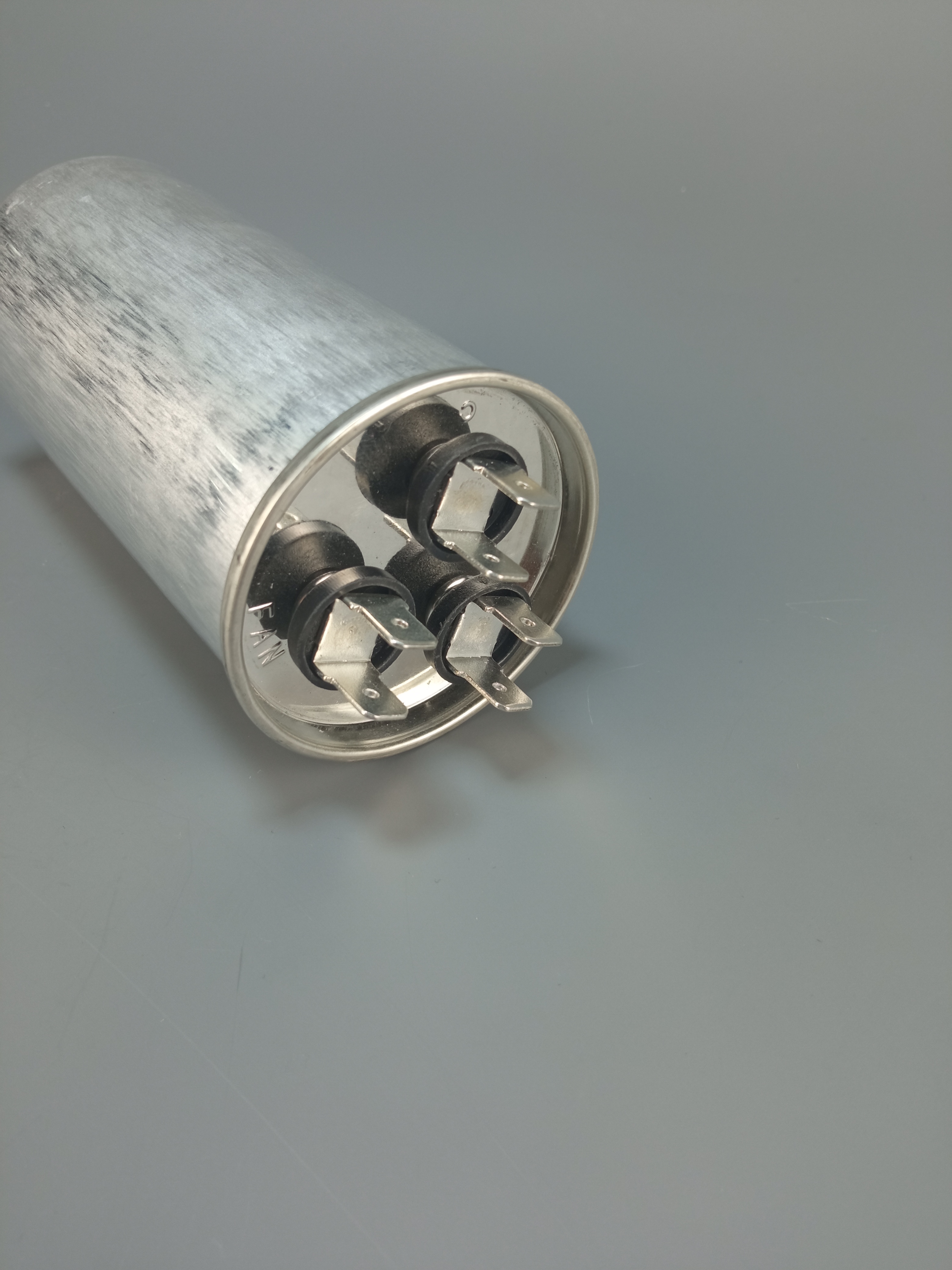 Пусковой конденсатор CBB65 35uF+1.5uF 450V сдвоенный