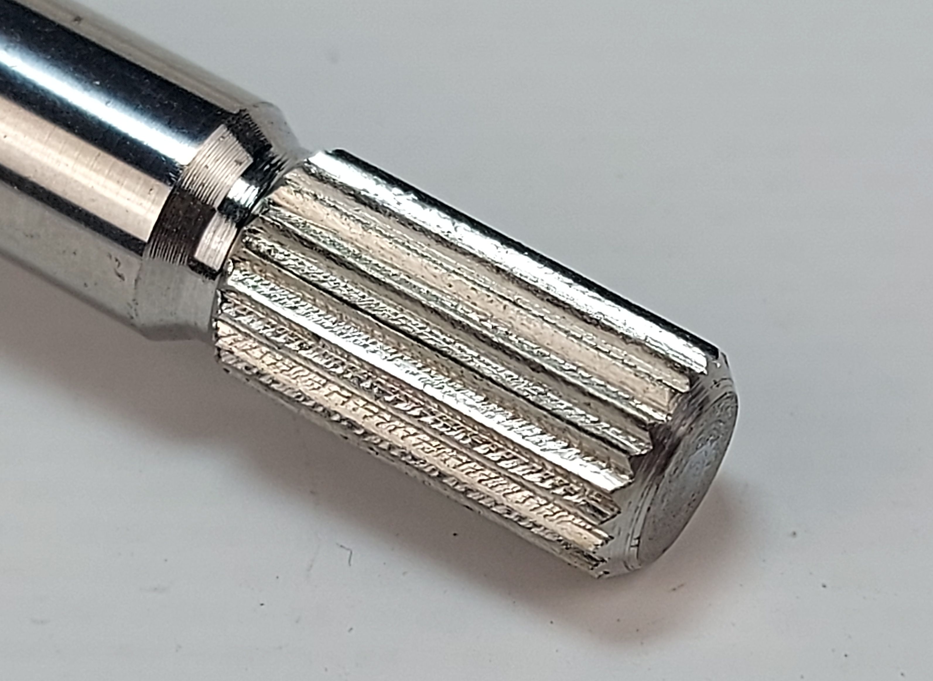 BRAUN Вал металлический на шестерню кухонного комбайна 3202 (BRAUN 7000498)