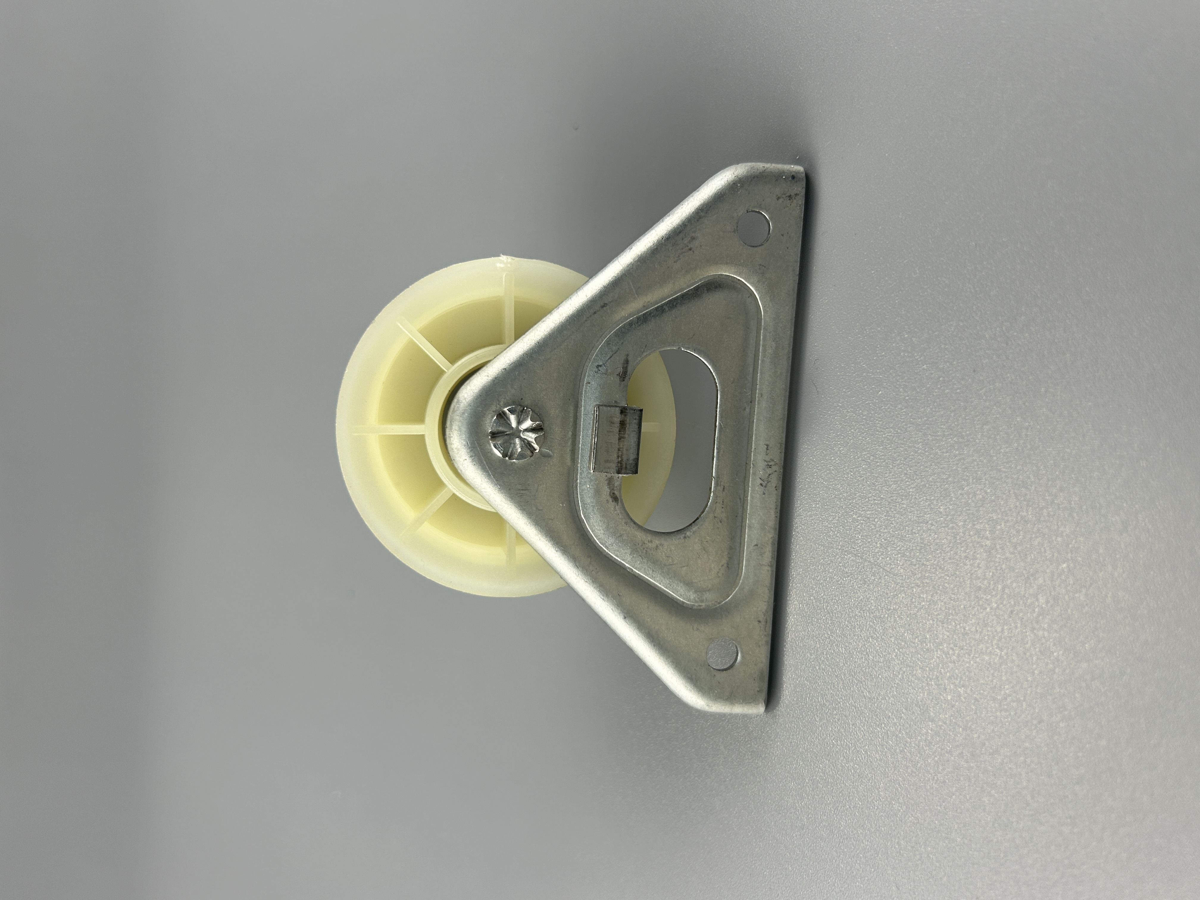 Ролик натяжной для сушильной машины Indesit C00504520
